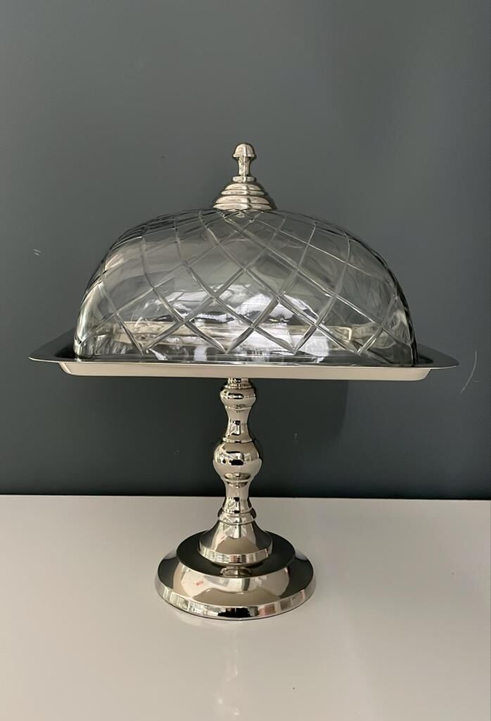 LAMEDORE KARE AYAKLI CAM KAPAKLI KEK STANDI NİKEL 24X24X35 CM